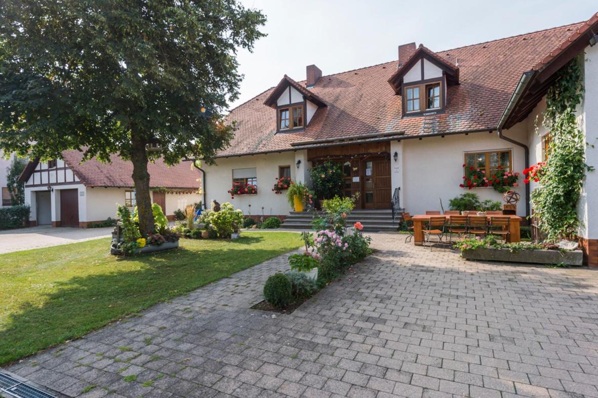 Gasthaus-Pension Hofmann Oberdachstetten Esterno foto
