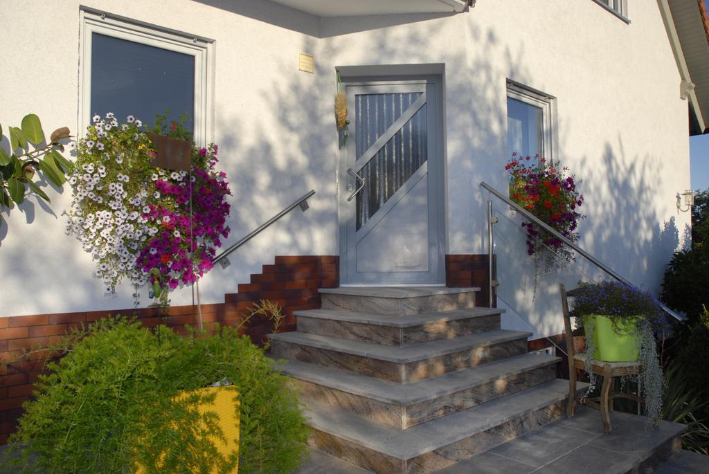 Gasthaus-Pension Hofmann Oberdachstetten Esterno foto